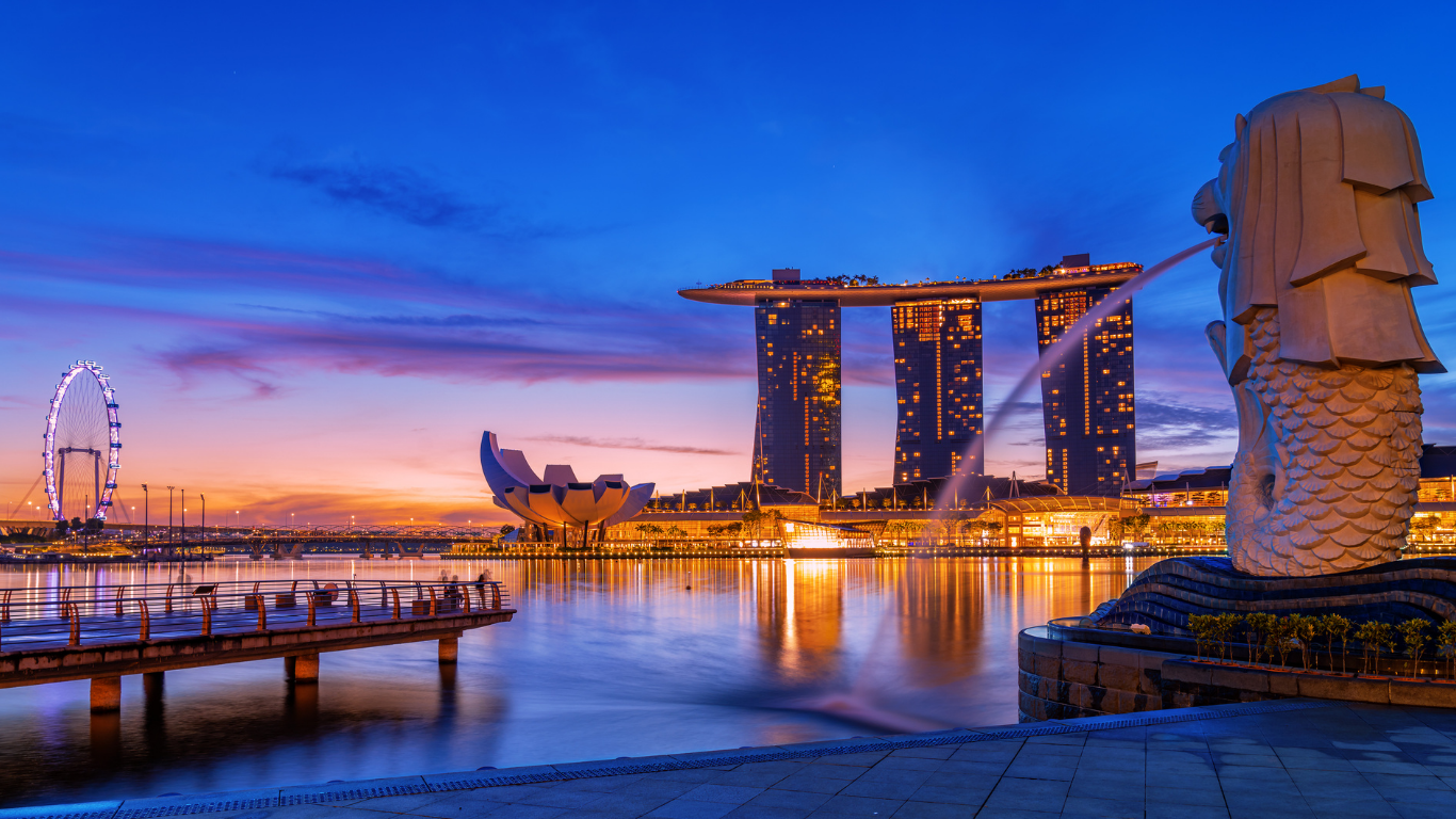 Singapore visa for Indians living in UAE – Merlion and Marina Bay Sands at dusk